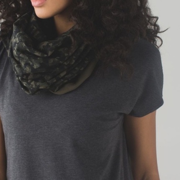 lululemon athletica Green Butterfly Scarf - Picture 9 of 10